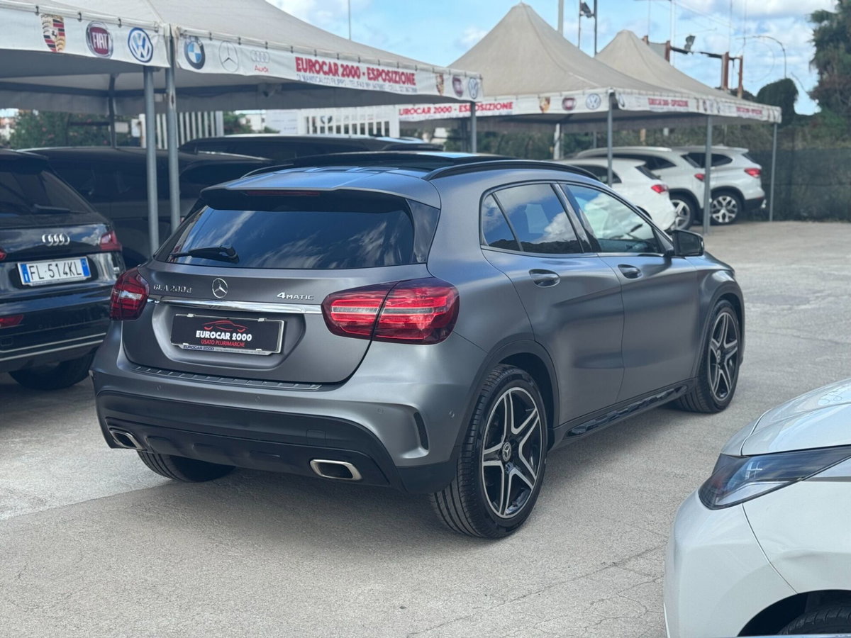 Mercedes-Benz GLA SUV 200 d Premium (4)