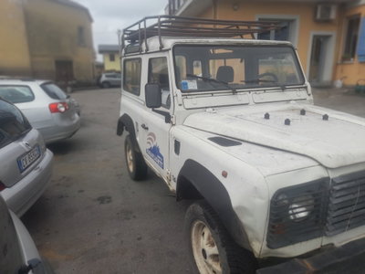 Land Rover Defender 90 2.5 Tdi Hard-top (2)