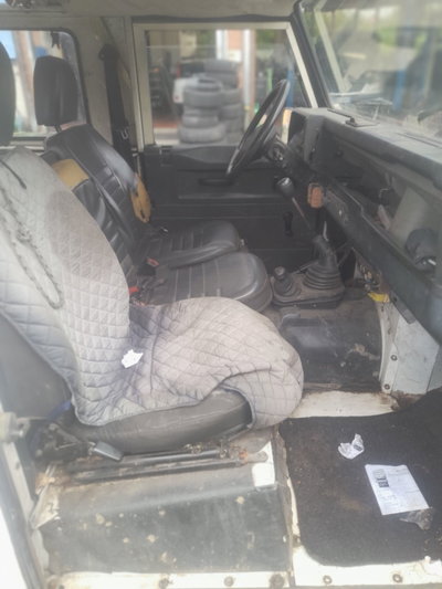 Land Rover Defender 90 2.5 Tdi Hard-top (3)