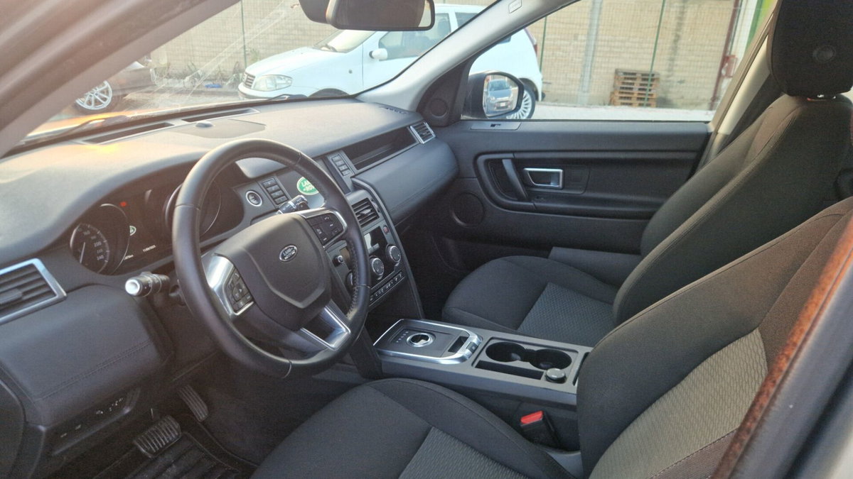 Land Rover Discovery Sport 2.0 TD4 150 CV Deep Blue Edition (9)