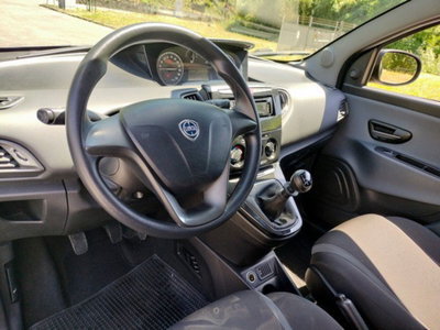 Lancia Ypsilon 1.2 69 CV 5 porte GPL Ecochic Alberta Ferretti (11)