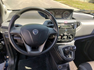 Lancia Ypsilon 1.2 69 CV 5 porte GPL Ecochic Alberta Ferretti (12)
