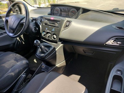 Lancia Ypsilon 1.2 69 CV 5 porte GPL Ecochic Alberta Ferretti (16)