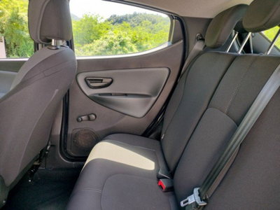 Lancia Ypsilon 1.2 69 CV 5 porte GPL Ecochic Alberta Ferretti (17)