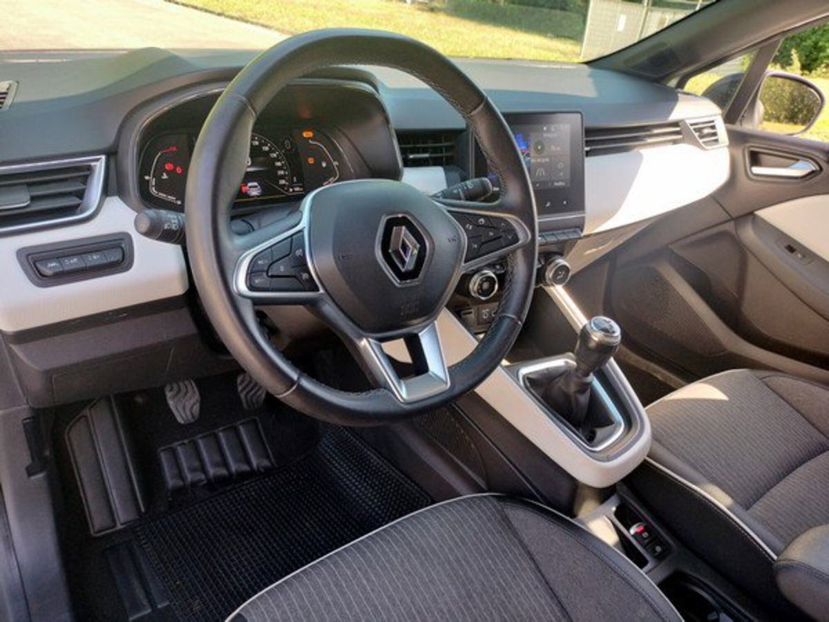 Renault Clio 1.0 tce Techno 90cv (14)