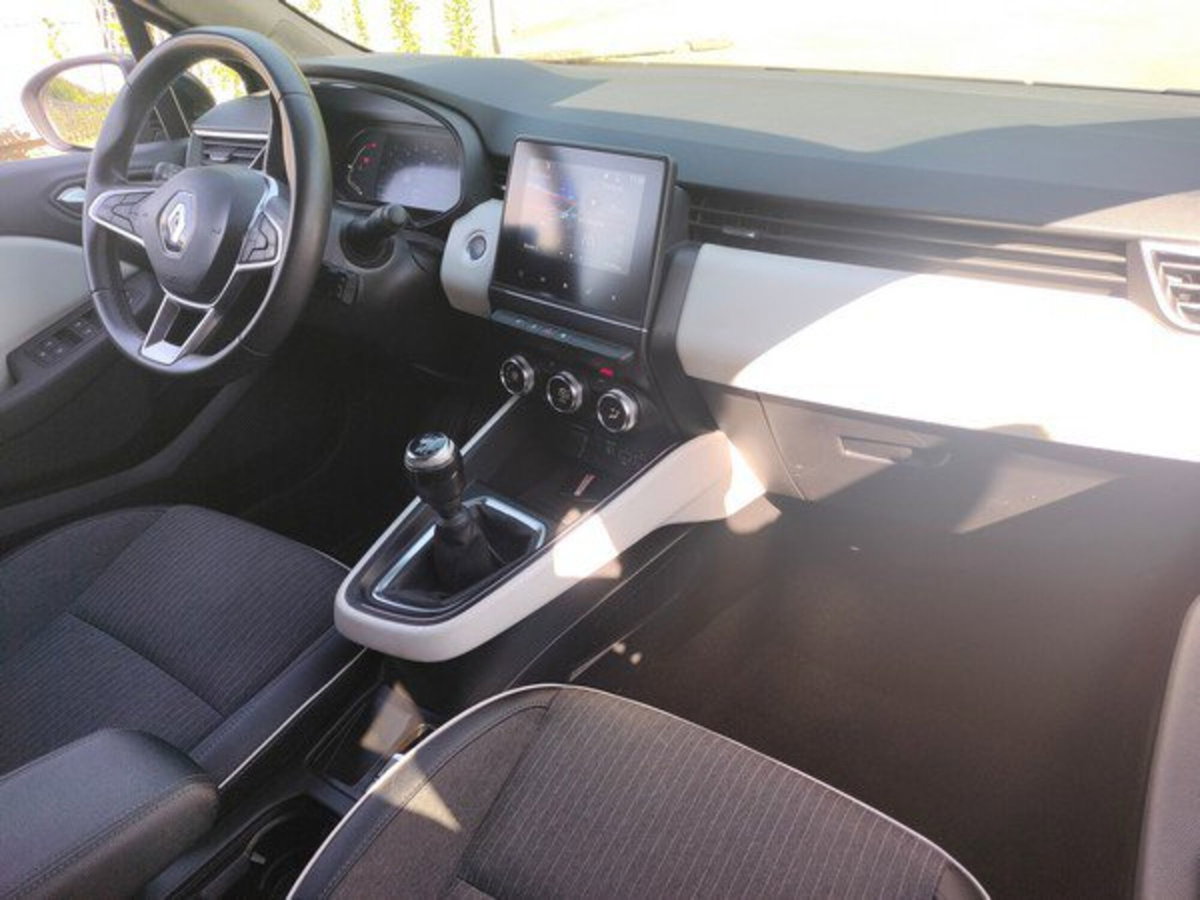 Renault Clio 1.0 tce Techno 90cv (19)