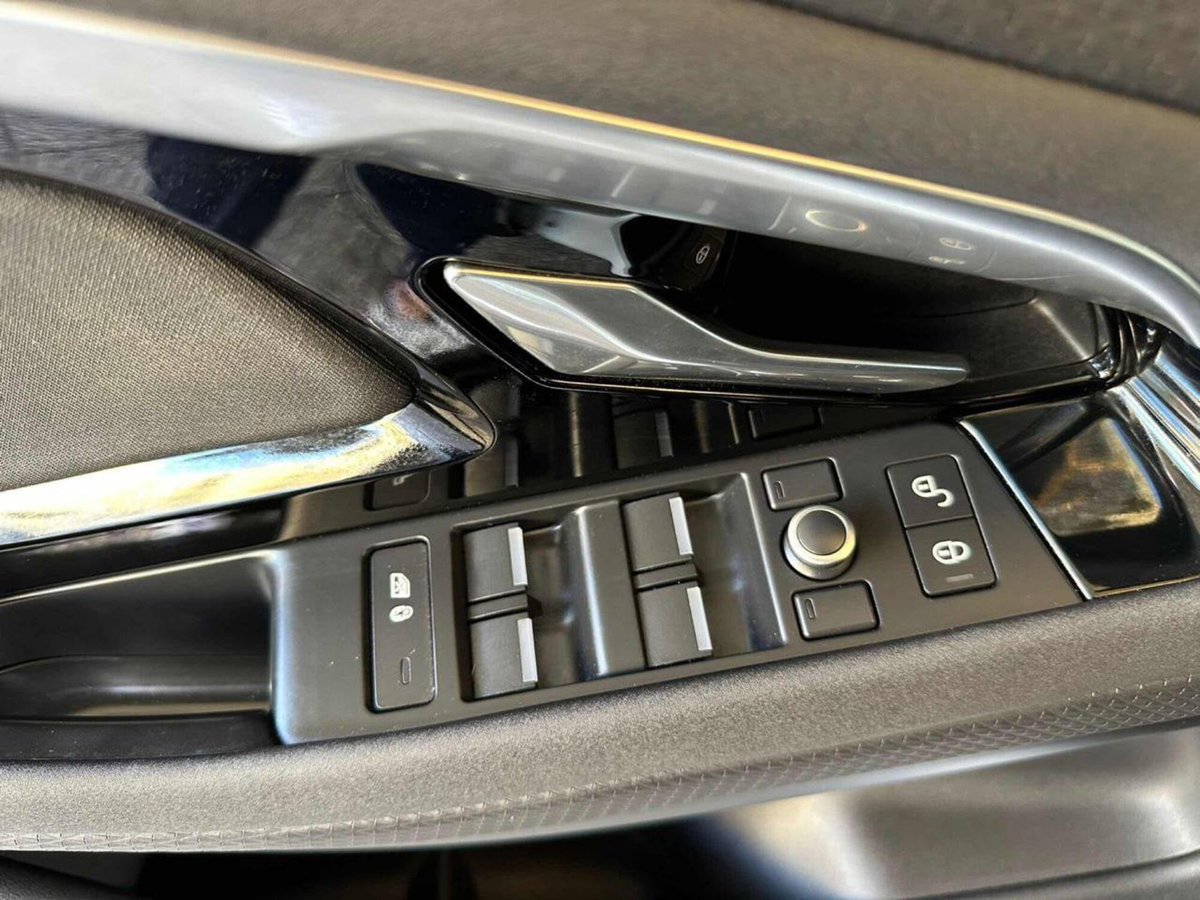 Land Rover Range Rover Evoque 2.0D I4-L.Flw 150 CV (15)