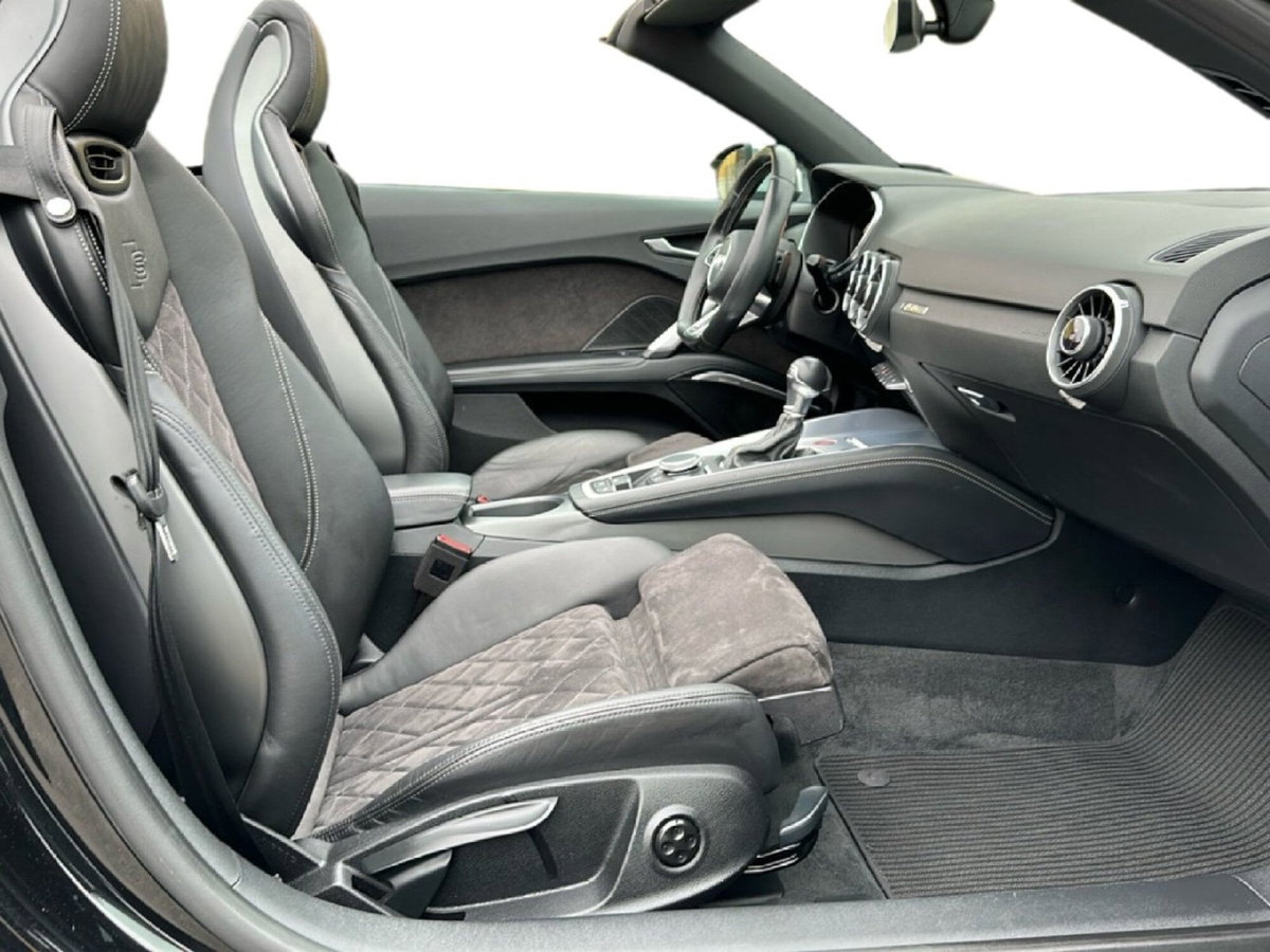 Audi TT RS Roadster 2.5 TFSI quattro S tronic (10)