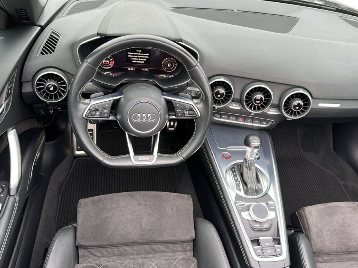 Audi TT RS Roadster 2.5 TFSI quattro S tronic (18)