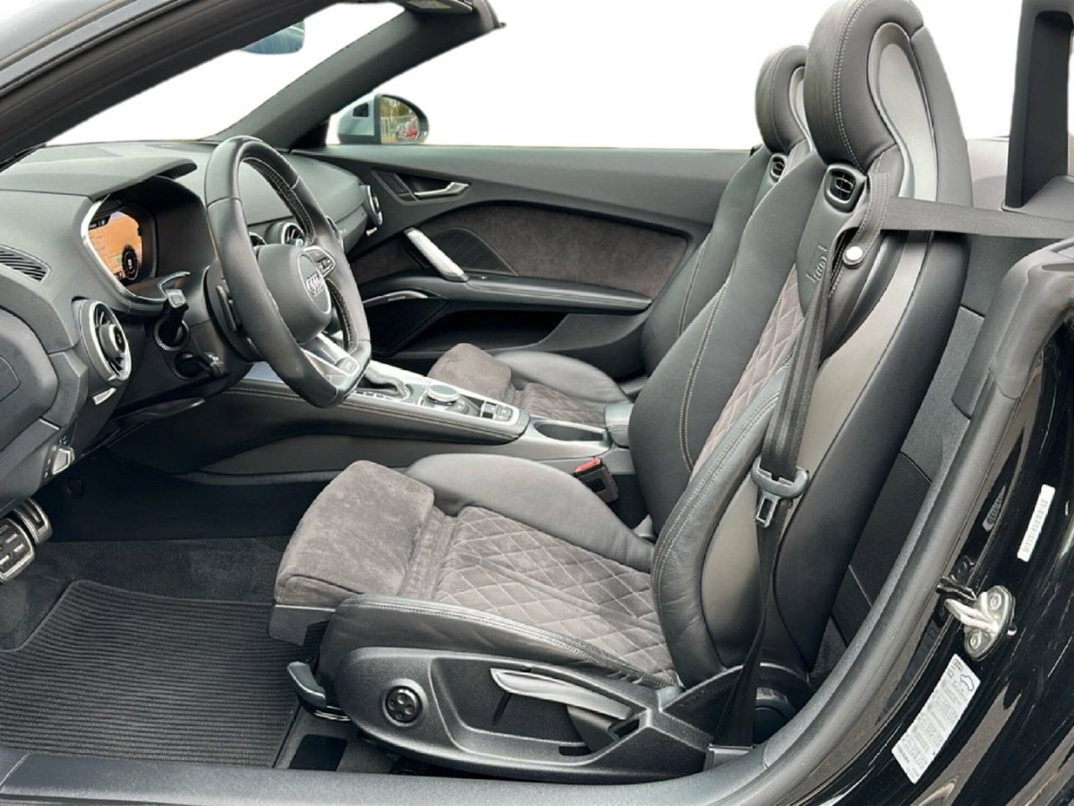 Audi TT RS Roadster 2.5 TFSI quattro S tronic (9)