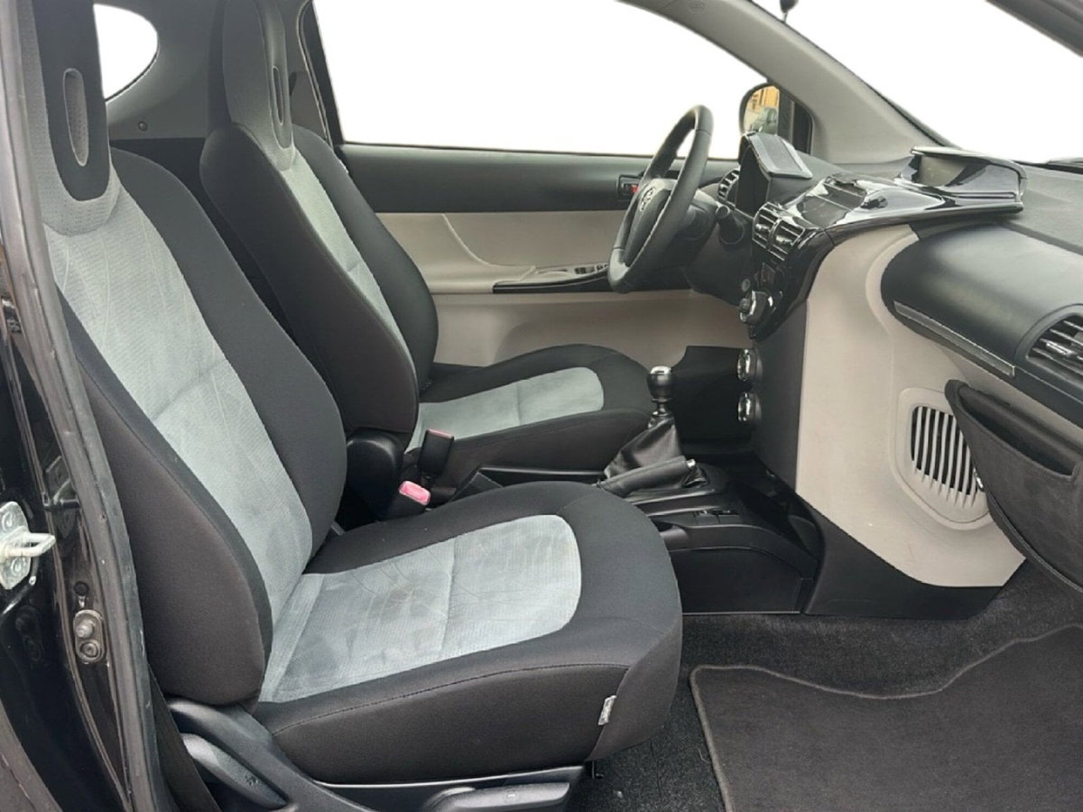Toyota iQ 1.0 Active (10)