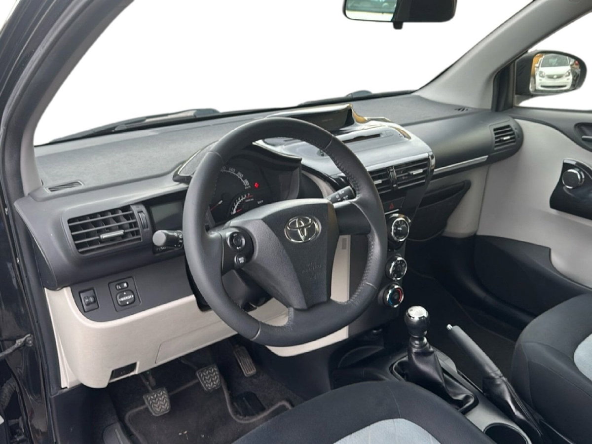 Toyota iQ 1.0 Active (11)