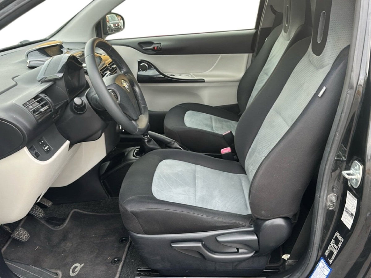Toyota iQ 1.0 Active (9)