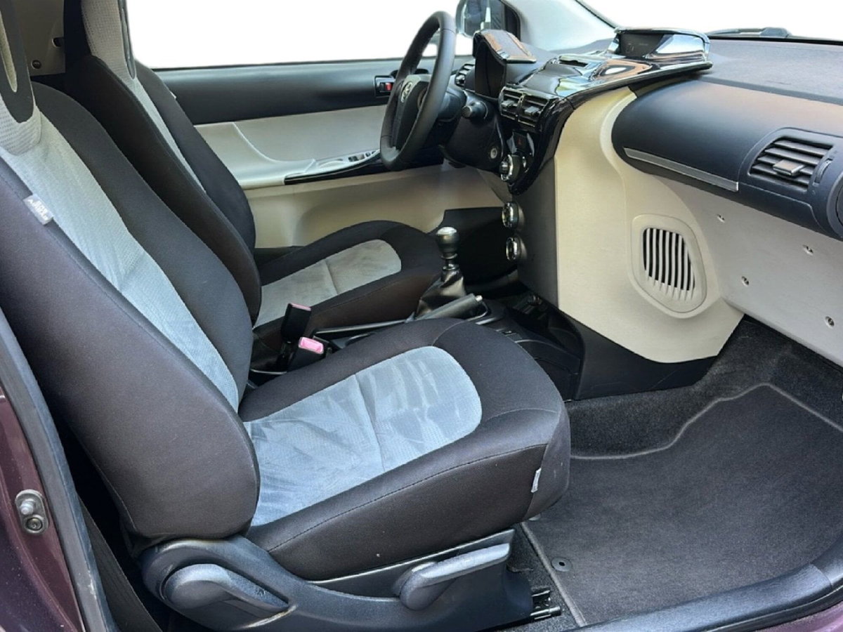 Toyota iQ 1.3 CVT Style (10)