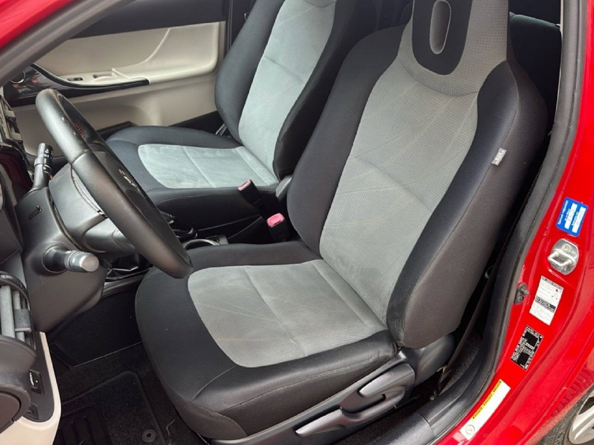 Toyota iQ 1.3 CVT Executive (13)