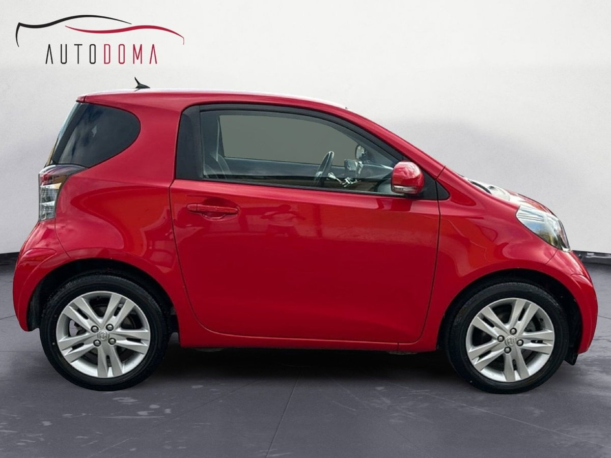 Toyota iQ 1.3 CVT Executive (2)