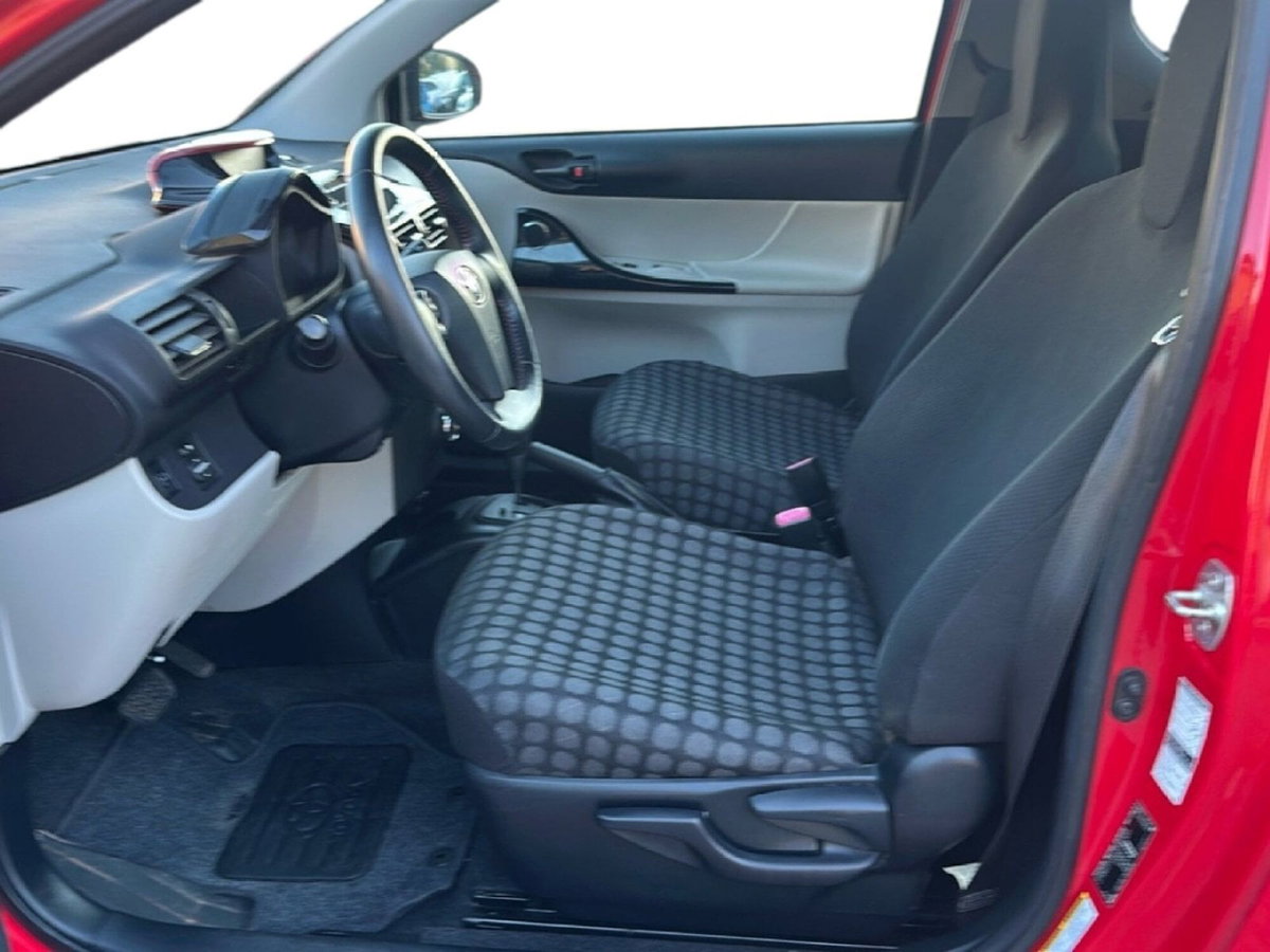 Toyota iQ 1.3 Executive (9)