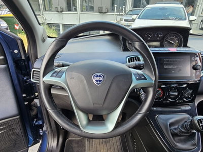 Lancia Ypsilon 1.0 FireFly 5 porte S&S Hybrid Ecochic Silver (13)