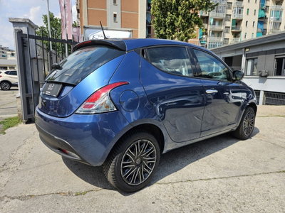 Lancia Ypsilon 1.0 FireFly 5 porte S&S Hybrid Ecochic Silver (4)