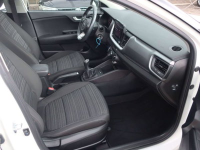 Kia Stonic 1.0 T-GDi 100 CV MHEV iMT Style (8)