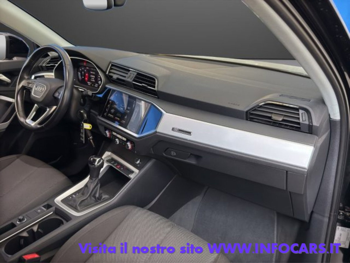 Audi Q3 2.0 TDI 150 CV S tronic Business (12)