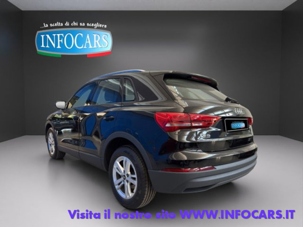 Audi Q3 2.0 TDI 150 CV S tronic Business (2)