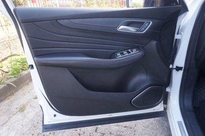 Mg EHS Plug-in Hybrid Exclusive (18)