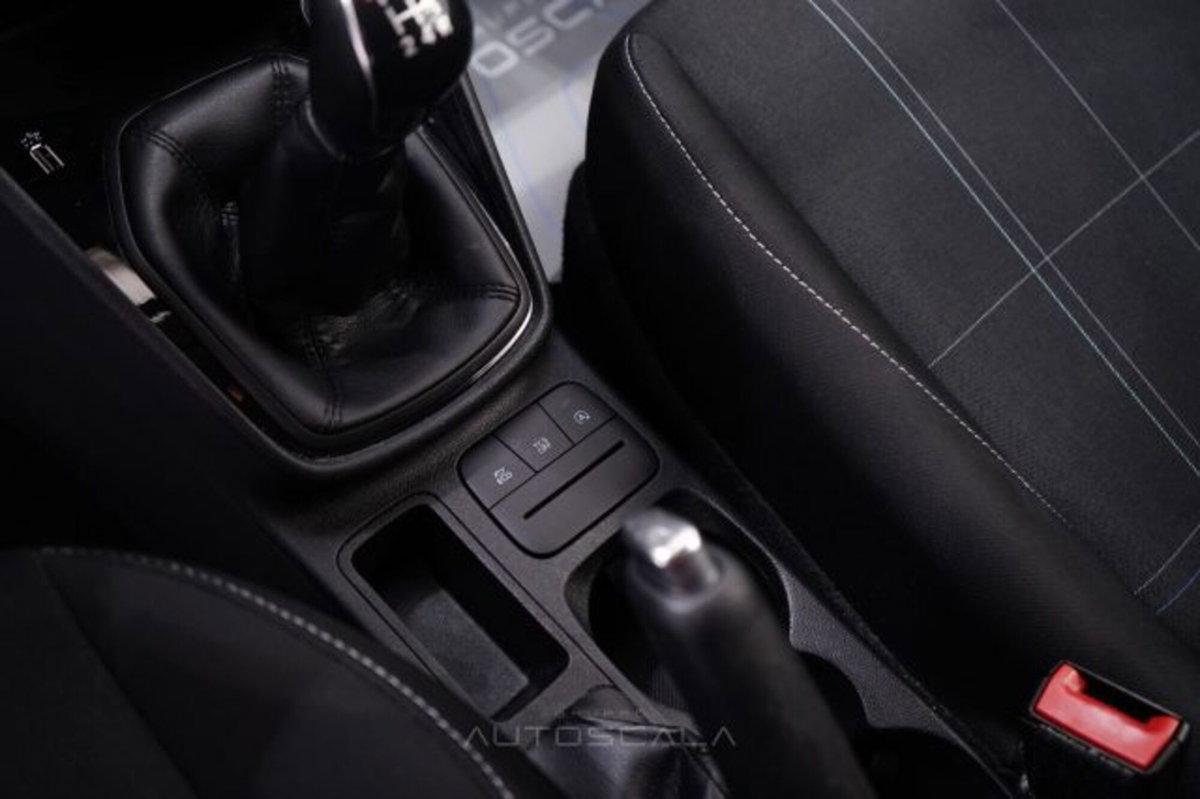 Ford Fiesta 1.1 85 CV 3 porte  Business (17)