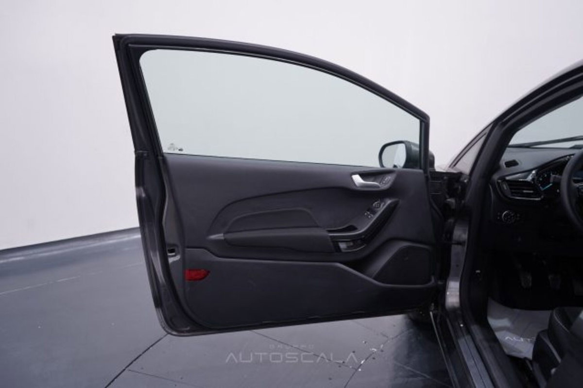 Ford Fiesta 1.1 85 CV 3 porte  Business (9)