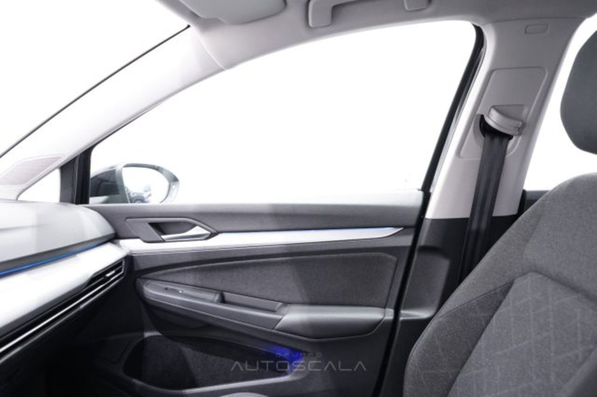 Volkswagen Golf Variant 1.0 eTSI EVO DSG Life (19)