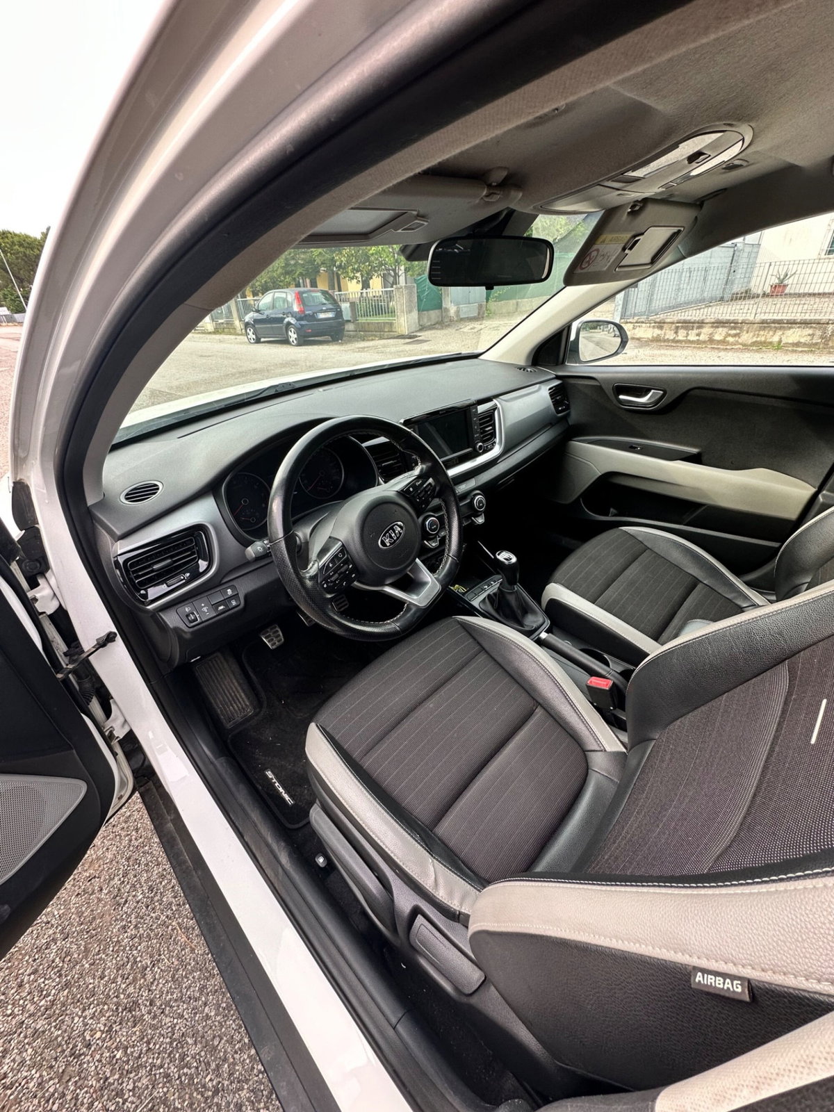 Kia Stonic 1.4 MPI EcoGPL Urban (9)