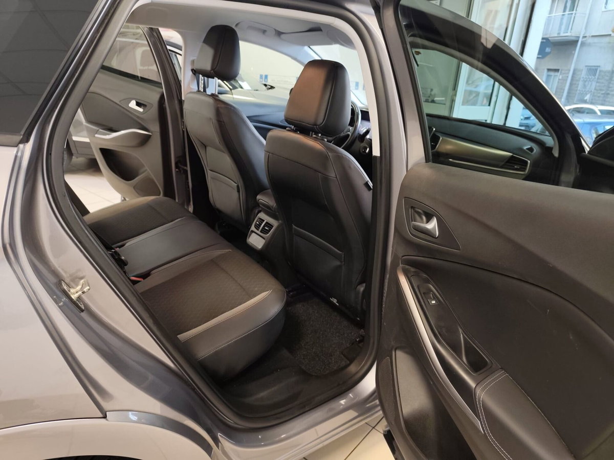 Opel Grandland 1.5 diesel Ecotec aut. Business Elegance (13)