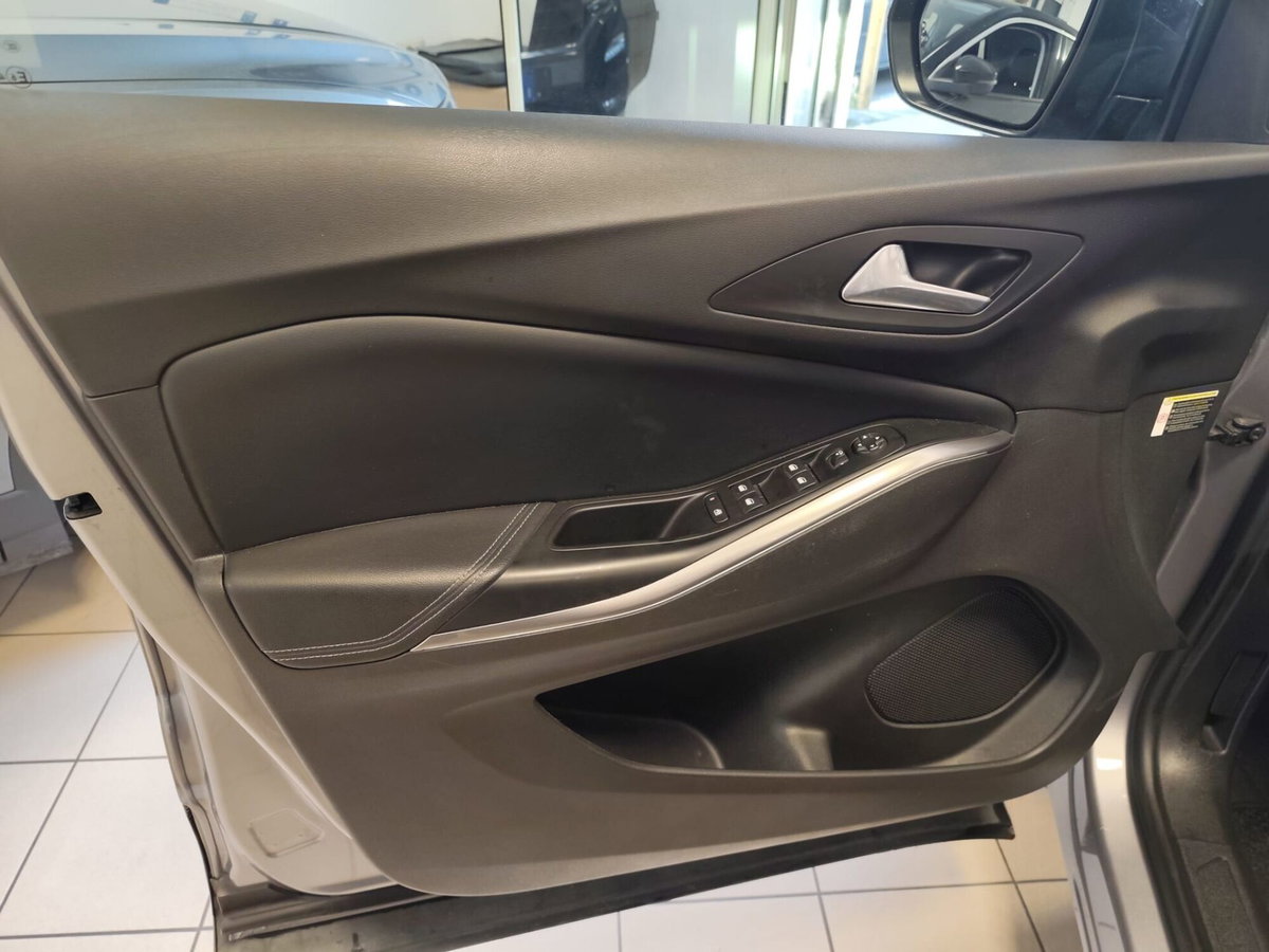 Opel Grandland 1.5 diesel Ecotec aut. Business Elegance (14)