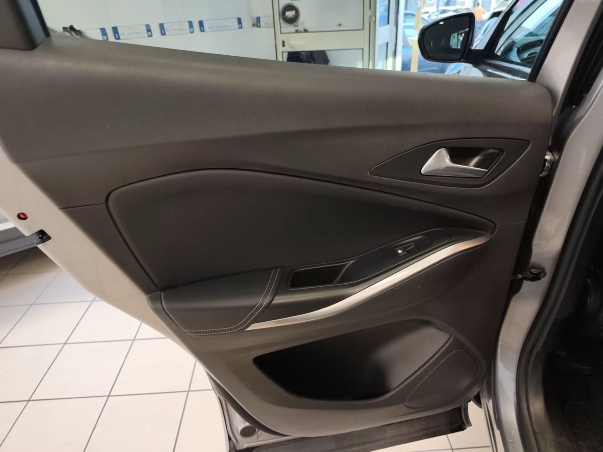 Opel Grandland 1.5 diesel Ecotec aut. Business Elegance (16)