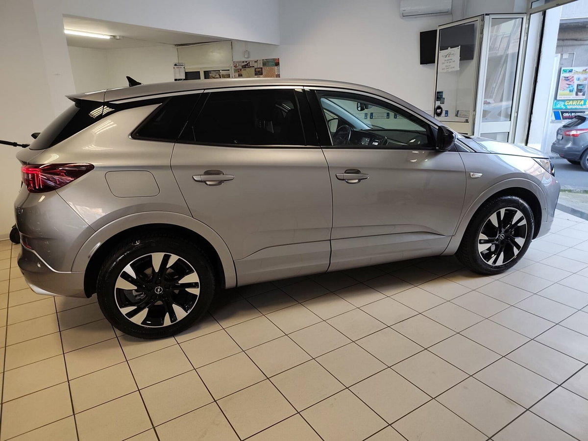 Opel Grandland 1.5 diesel Ecotec aut. Business Elegance (5)