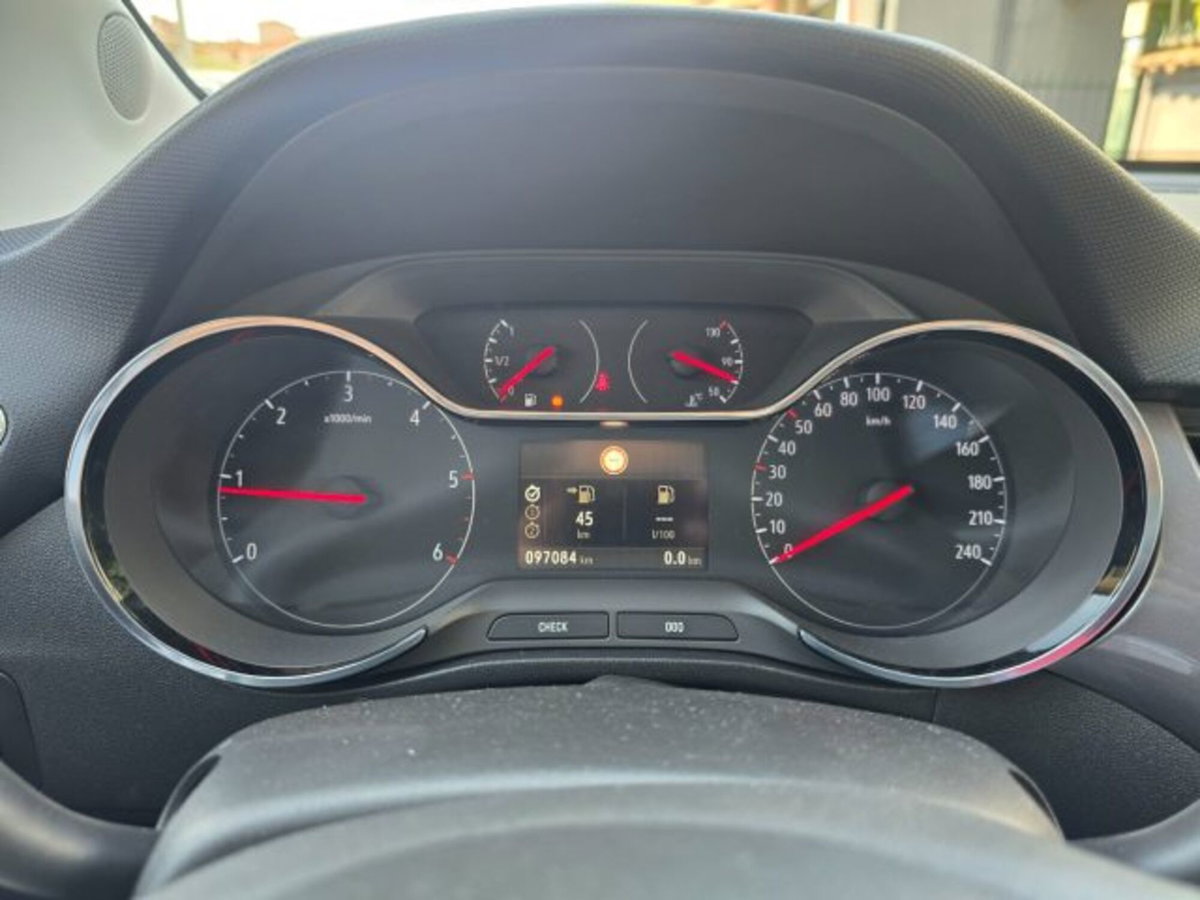 Opel Crossland X 1.6 ECOTEC D 8V Start&Stop Innovation (6)