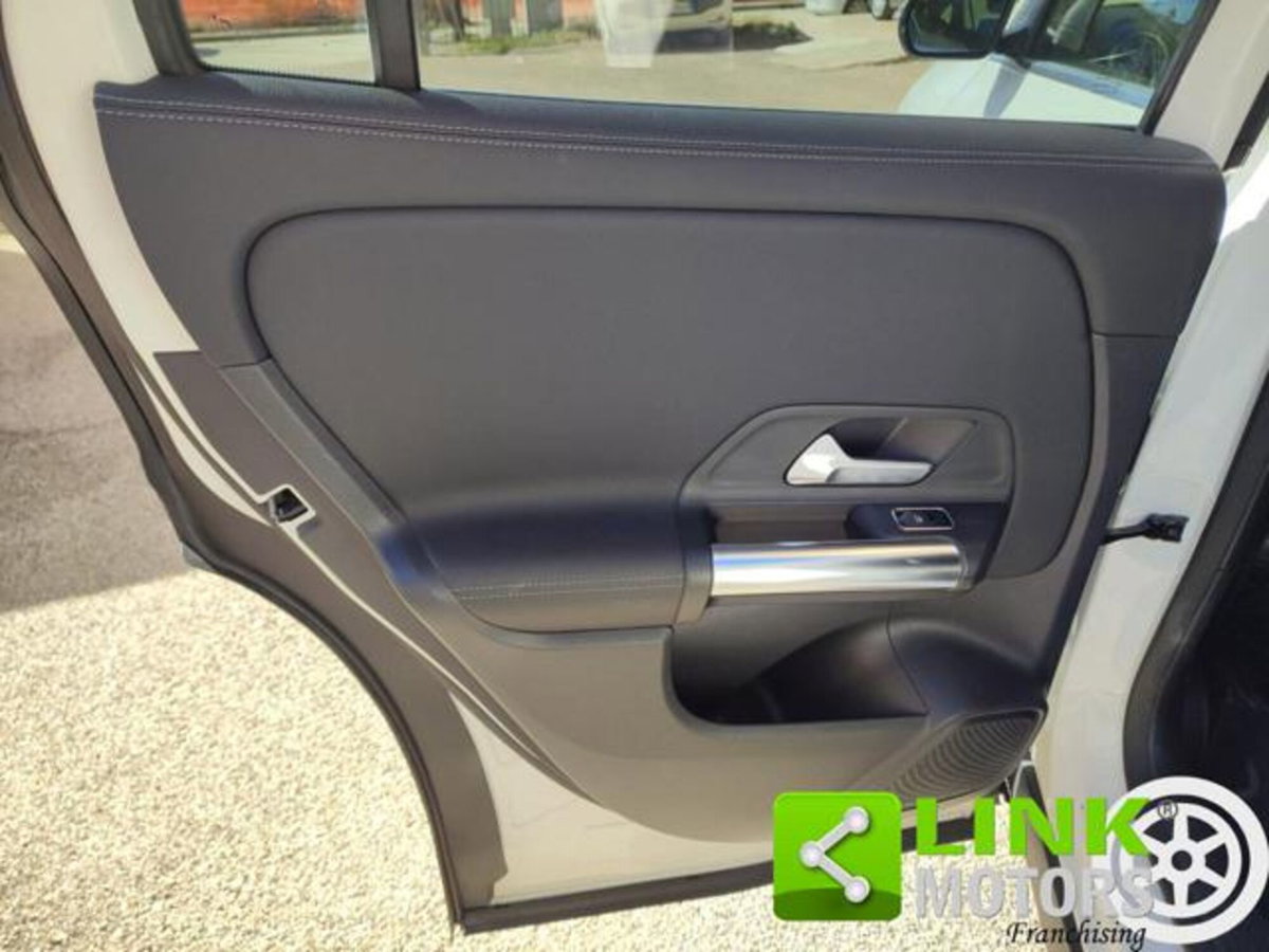 Mercedes-Benz GLA SUV 200 d Automatic Sport (18)