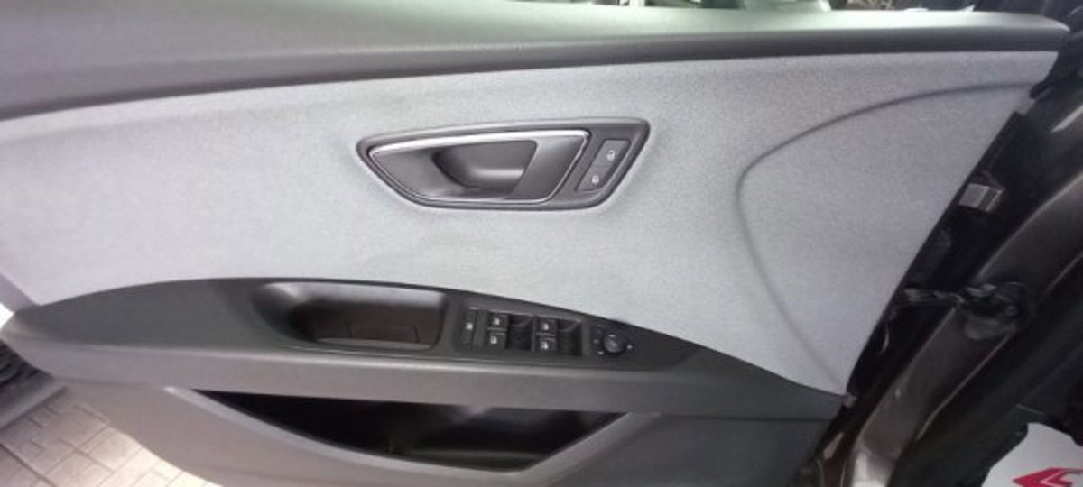 SEAT Leon 1.6 TDI 115 CV 5p. Style (14)