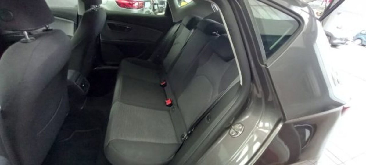SEAT Leon 1.6 TDI 115 CV 5p. Style (6)