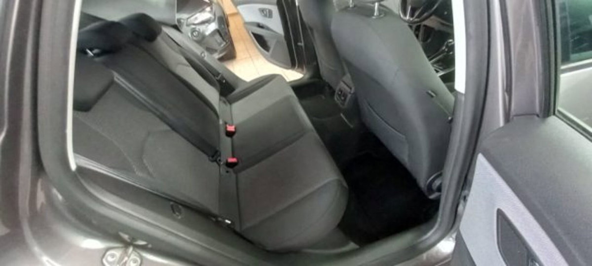 SEAT Leon 1.6 TDI 115 CV 5p. Style (8)