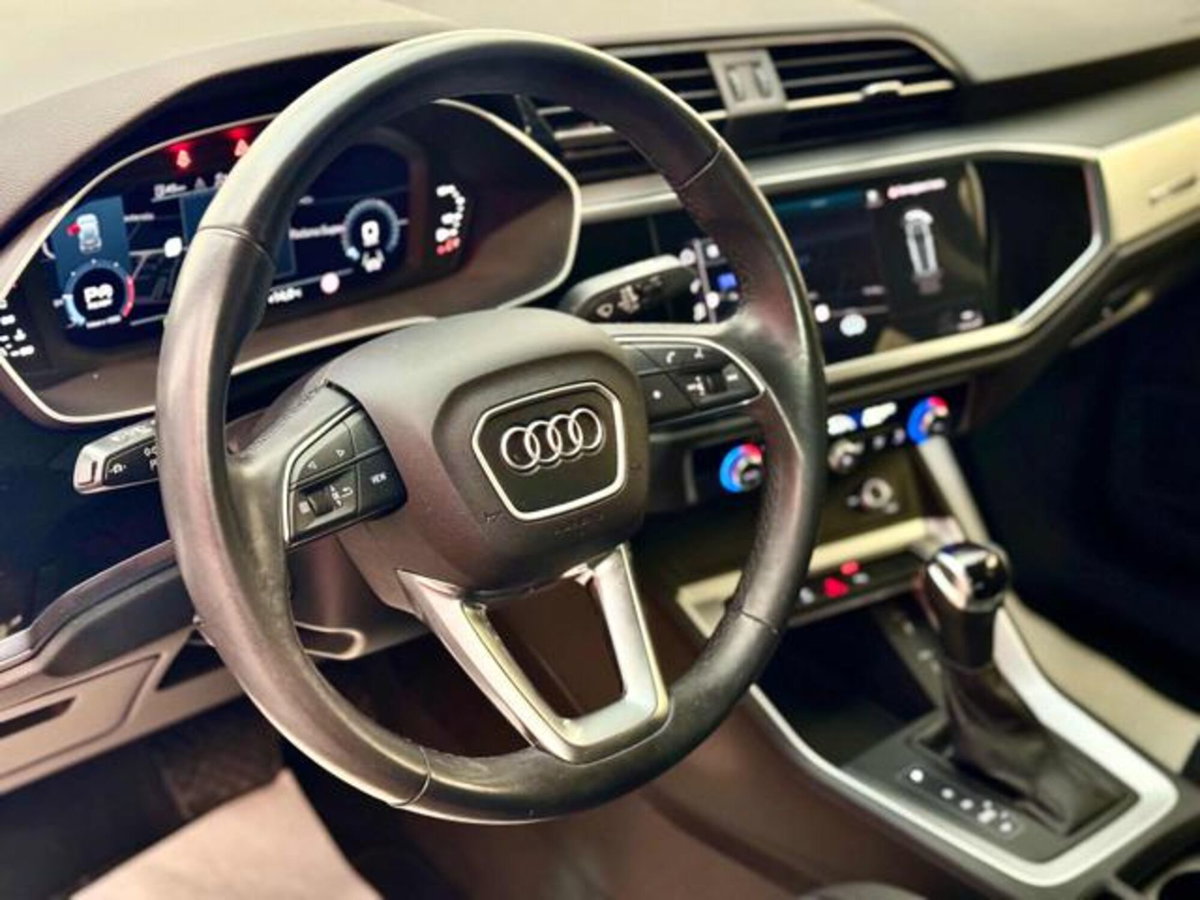 Audi Q3 35 TDI quattro S tronic Business (11)