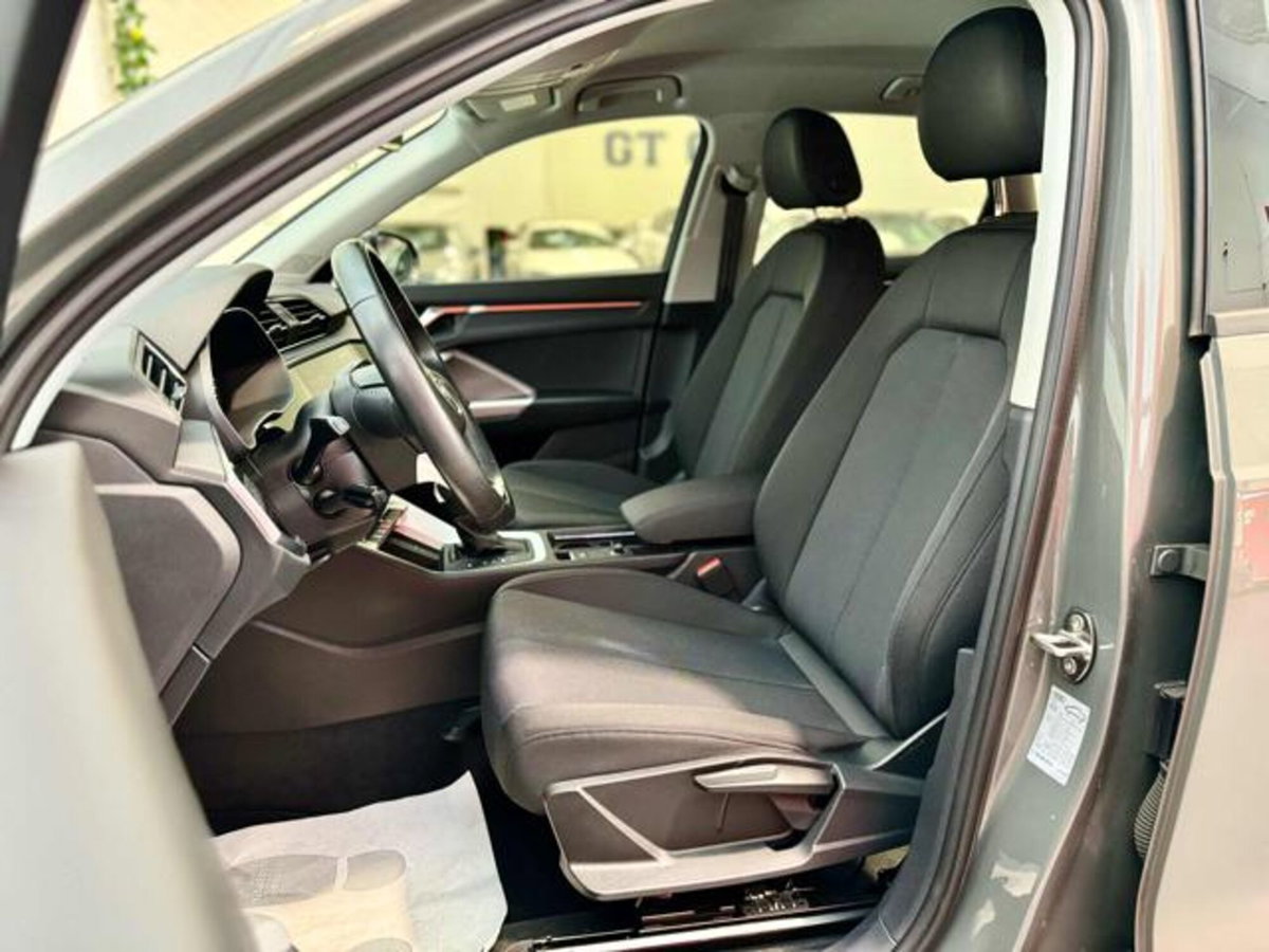 Audi Q3 35 TDI quattro S tronic Business (14)