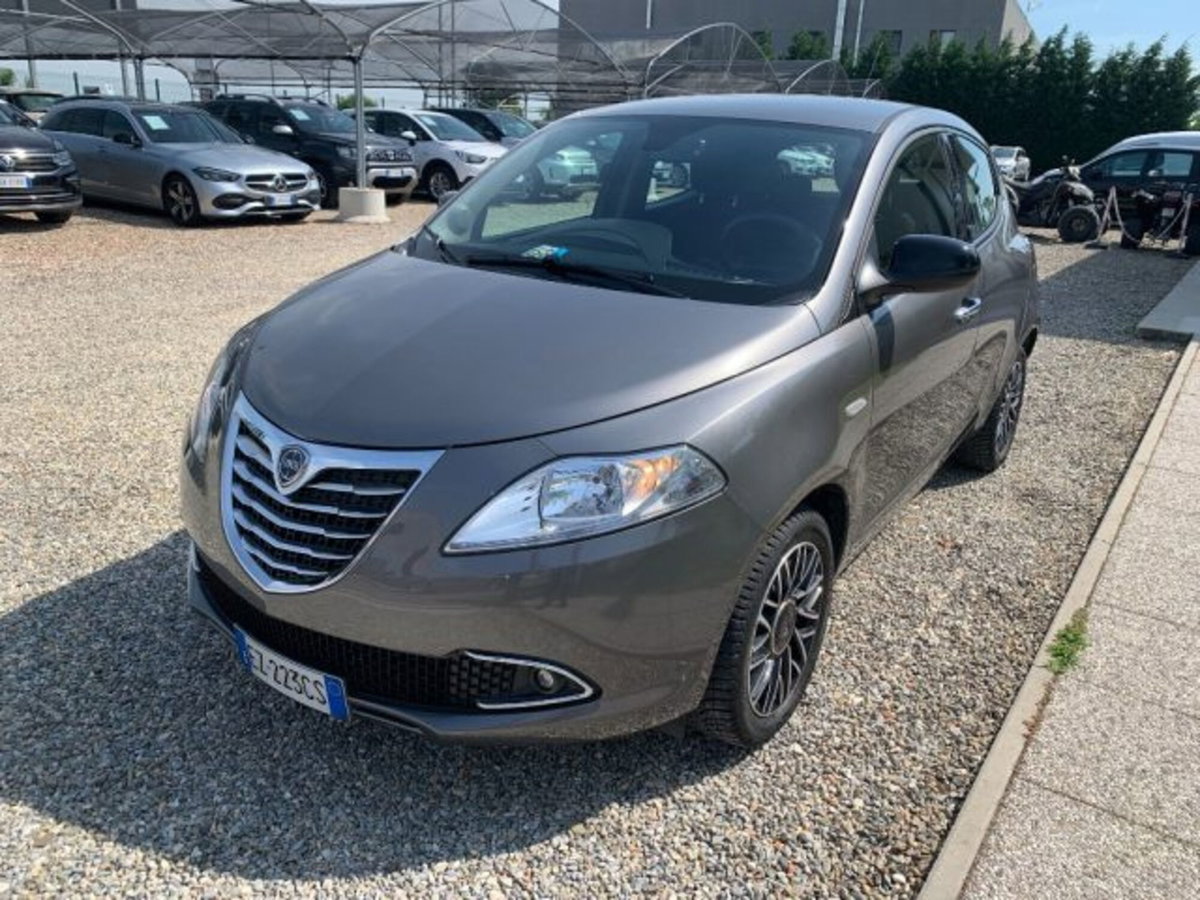 Lancia Ypsilon 1.2 69 CV 5 porte Platinum