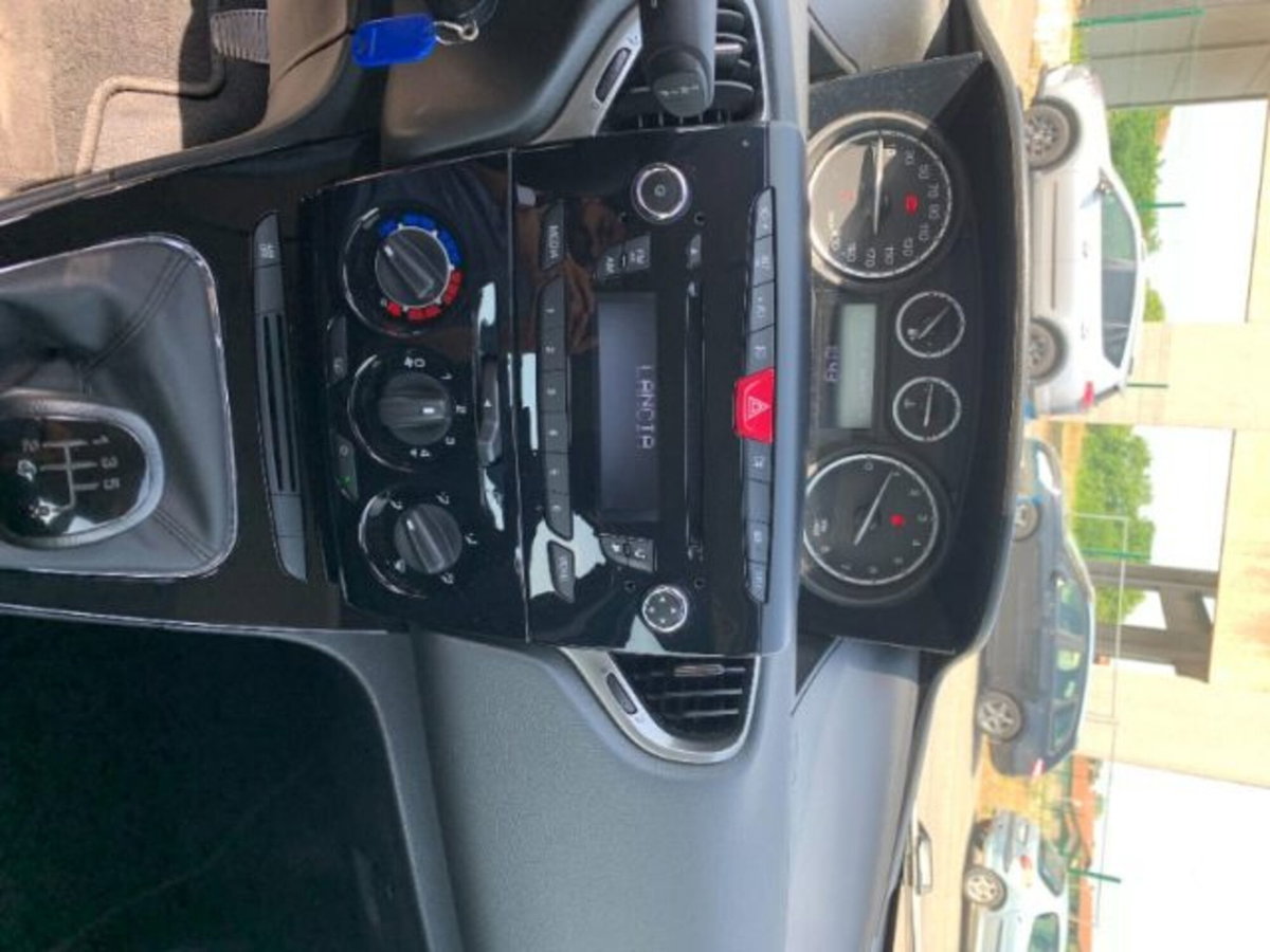 Lancia Ypsilon 1.2 69 CV 5 porte Platinum (15)