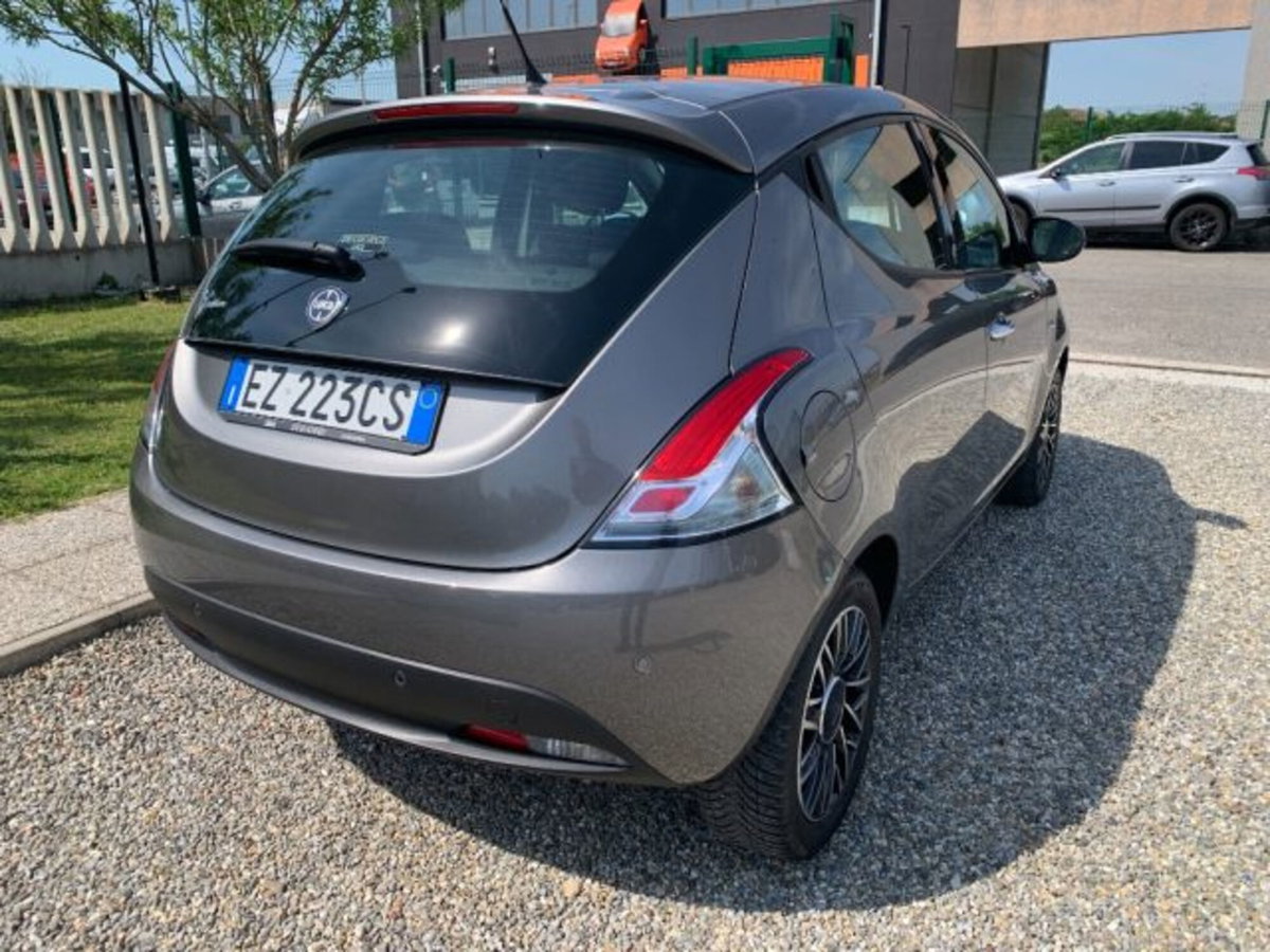Lancia Ypsilon 1.2 69 CV 5 porte Platinum (5)