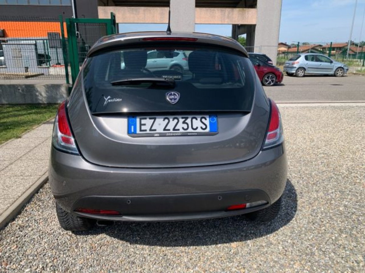 Lancia Ypsilon 1.2 69 CV 5 porte Platinum (6)