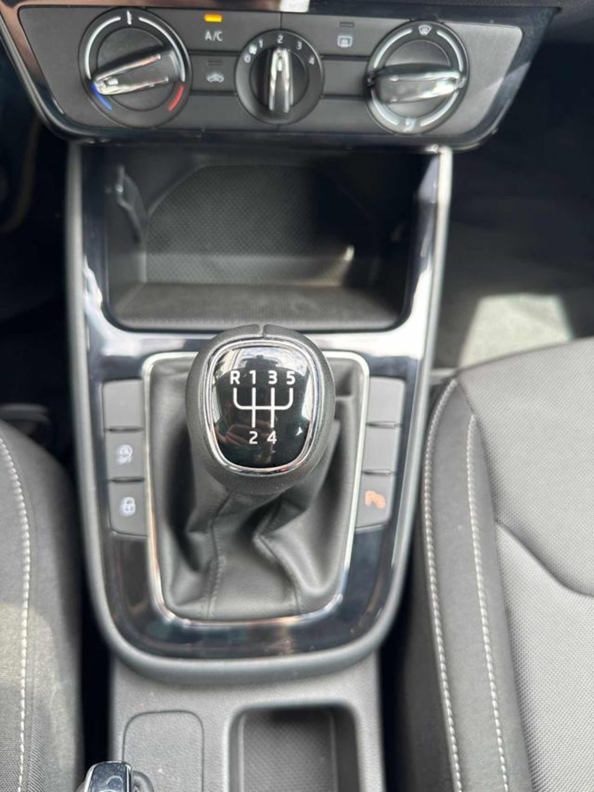 Skoda Fabia 1.0 mpi evo Young Edition 80cv (15)