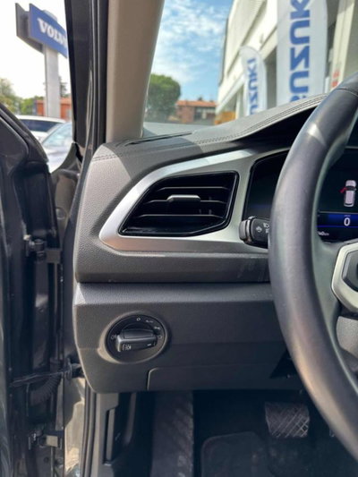 Volkswagen T-Roc 1.5 tsi Life dsg (10)