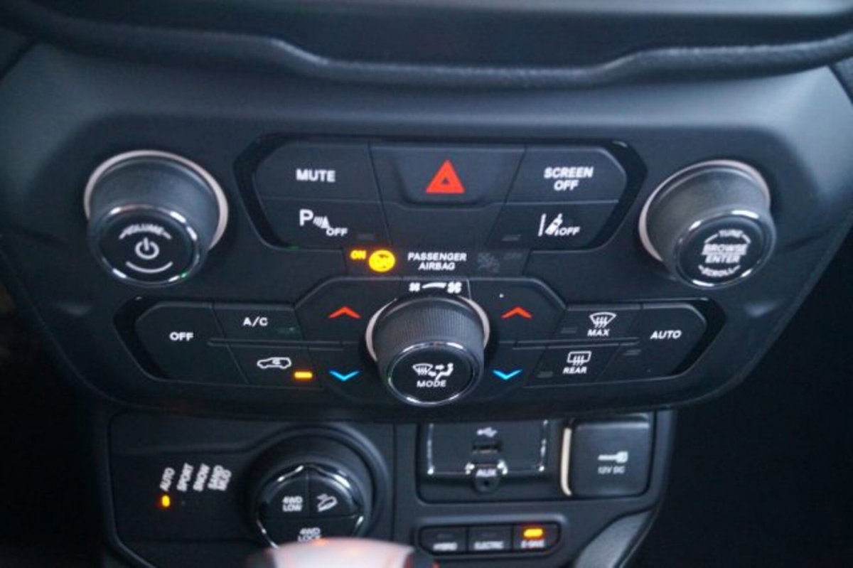 Jeep Renegade 1.3 T4 190CV PHEV 4xe AT6 Limited (11)