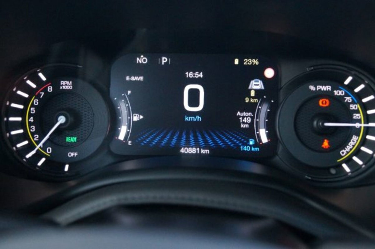 Jeep Renegade 1.3 T4 190CV PHEV 4xe AT6 Limited (9)